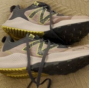 New Balance size 9 all terrain running shoes